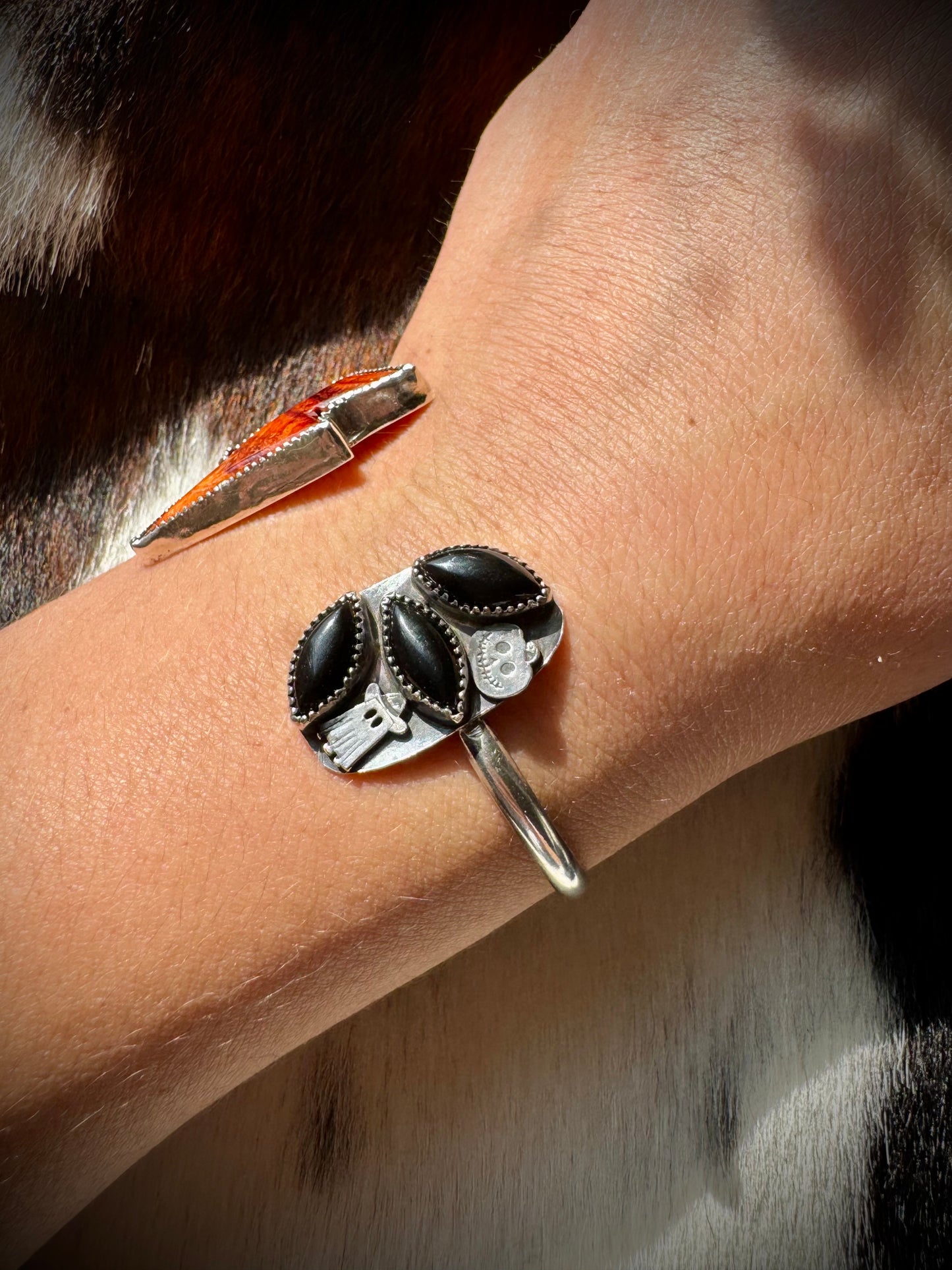 Spiny Oyster Bolt & Black Onyx Cuff